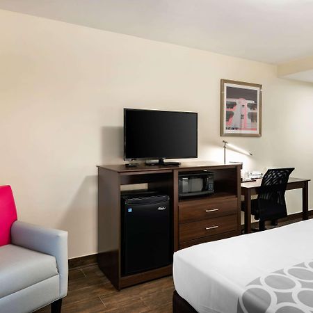 Downtown Hollywood Gardens Inn & Suites Luaran gambar