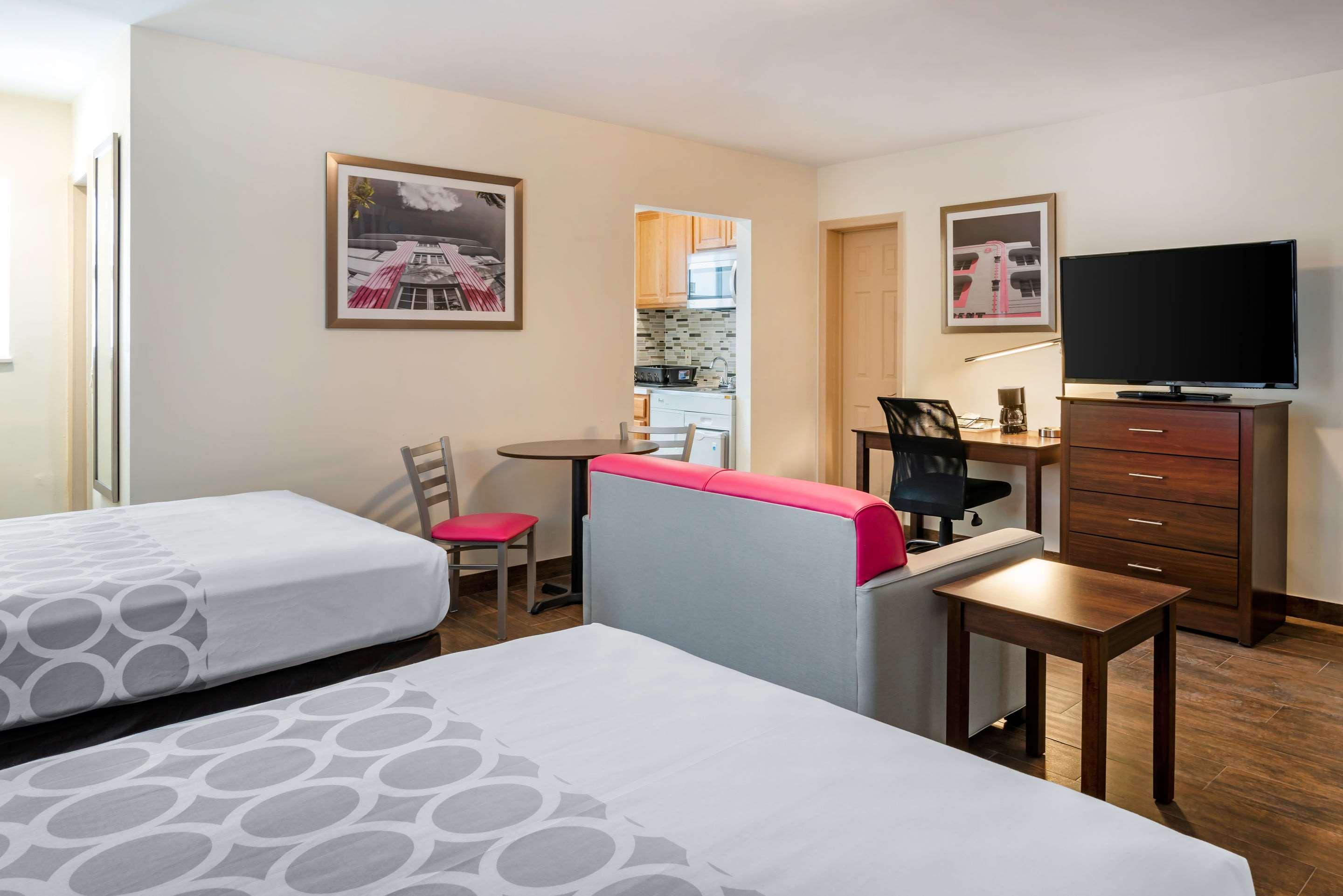 Downtown Hollywood Gardens Inn & Suites Luaran gambar