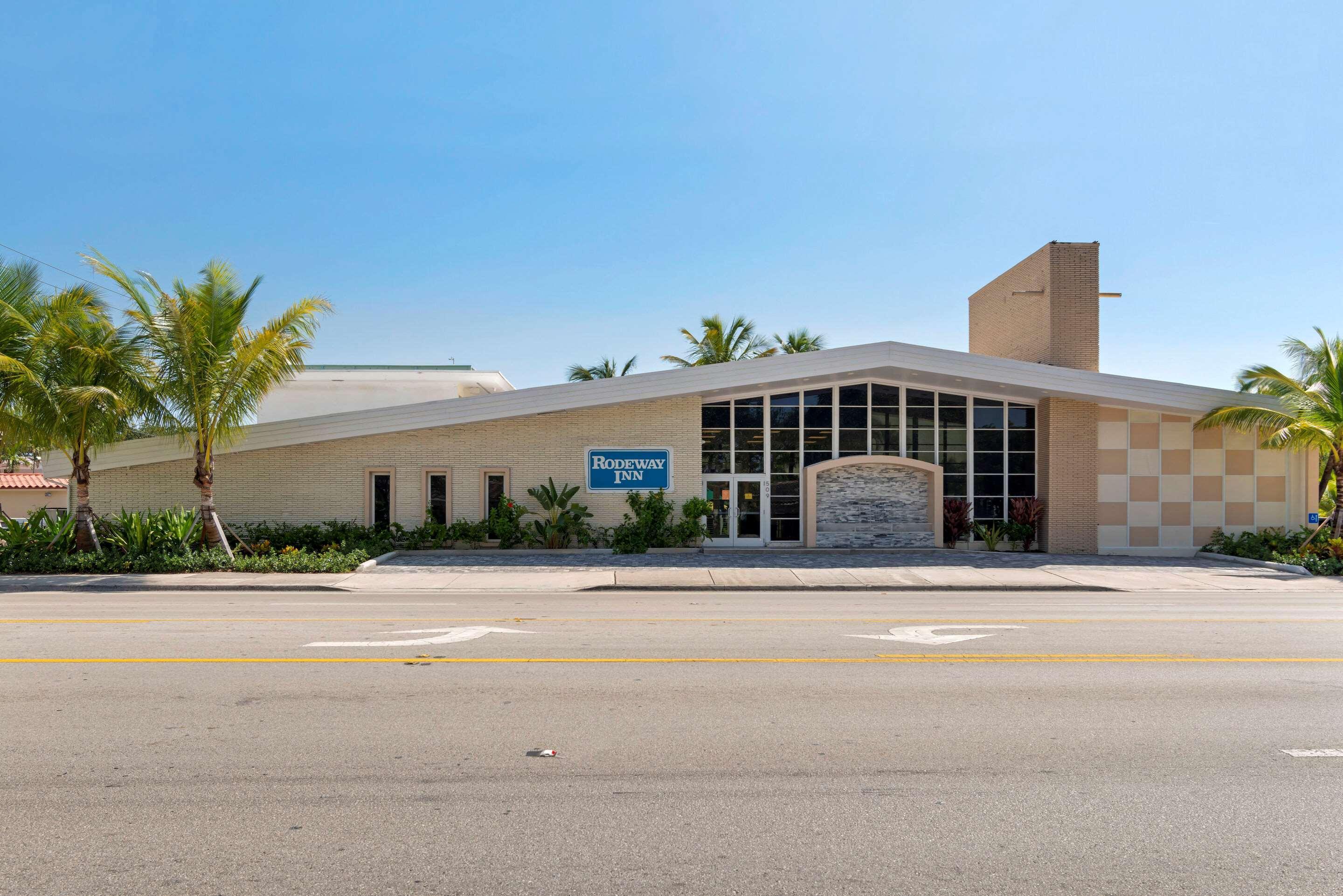 Downtown Hollywood Gardens Inn & Suites Luaran gambar