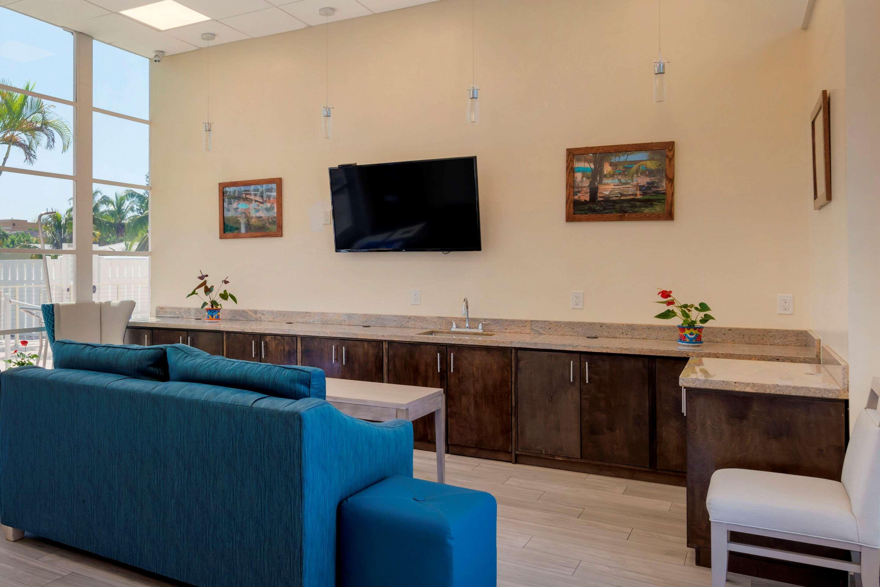 Downtown Hollywood Gardens Inn & Suites Luaran gambar