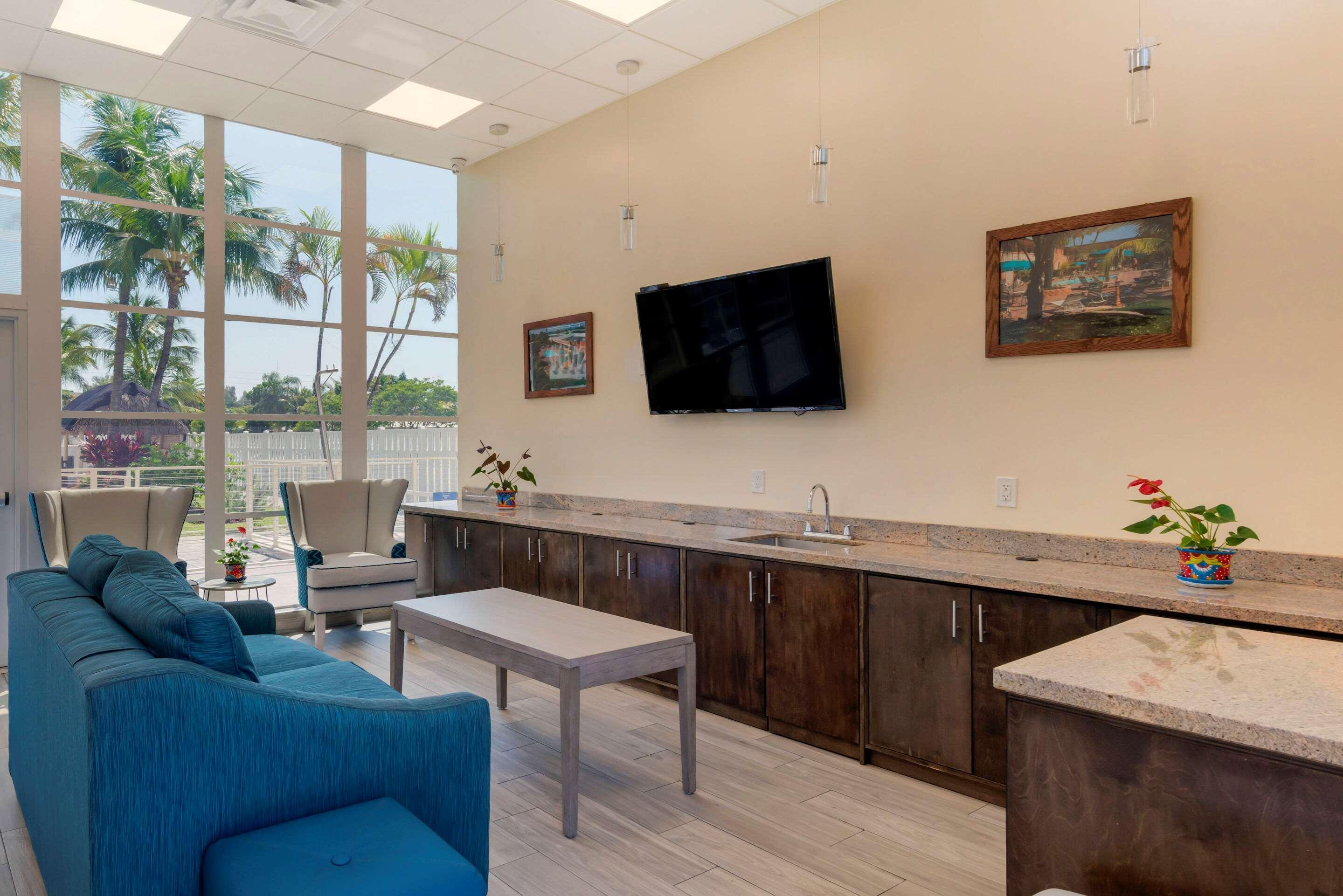 Downtown Hollywood Gardens Inn & Suites Luaran gambar