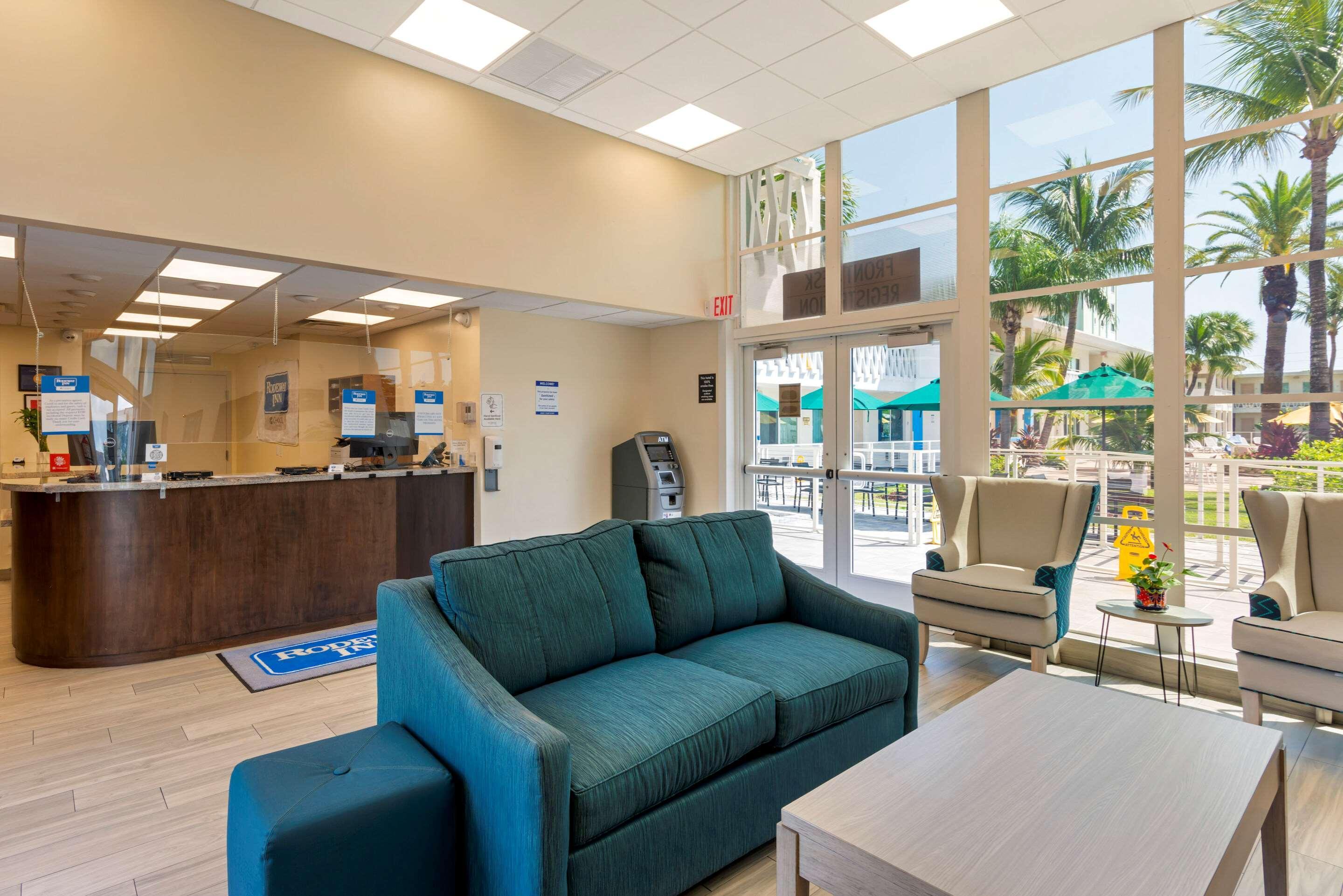 Downtown Hollywood Gardens Inn & Suites Luaran gambar