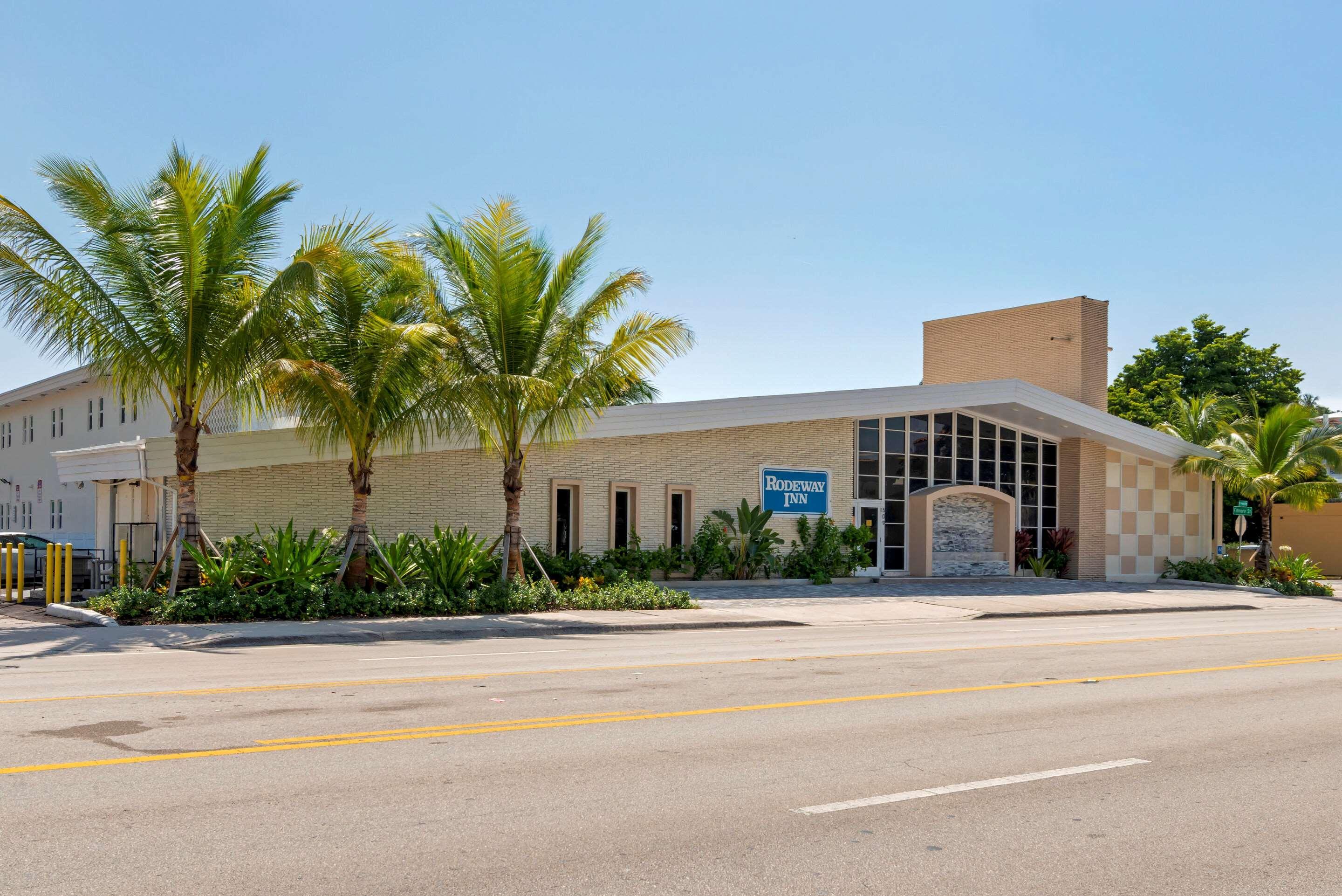 Downtown Hollywood Gardens Inn & Suites Luaran gambar