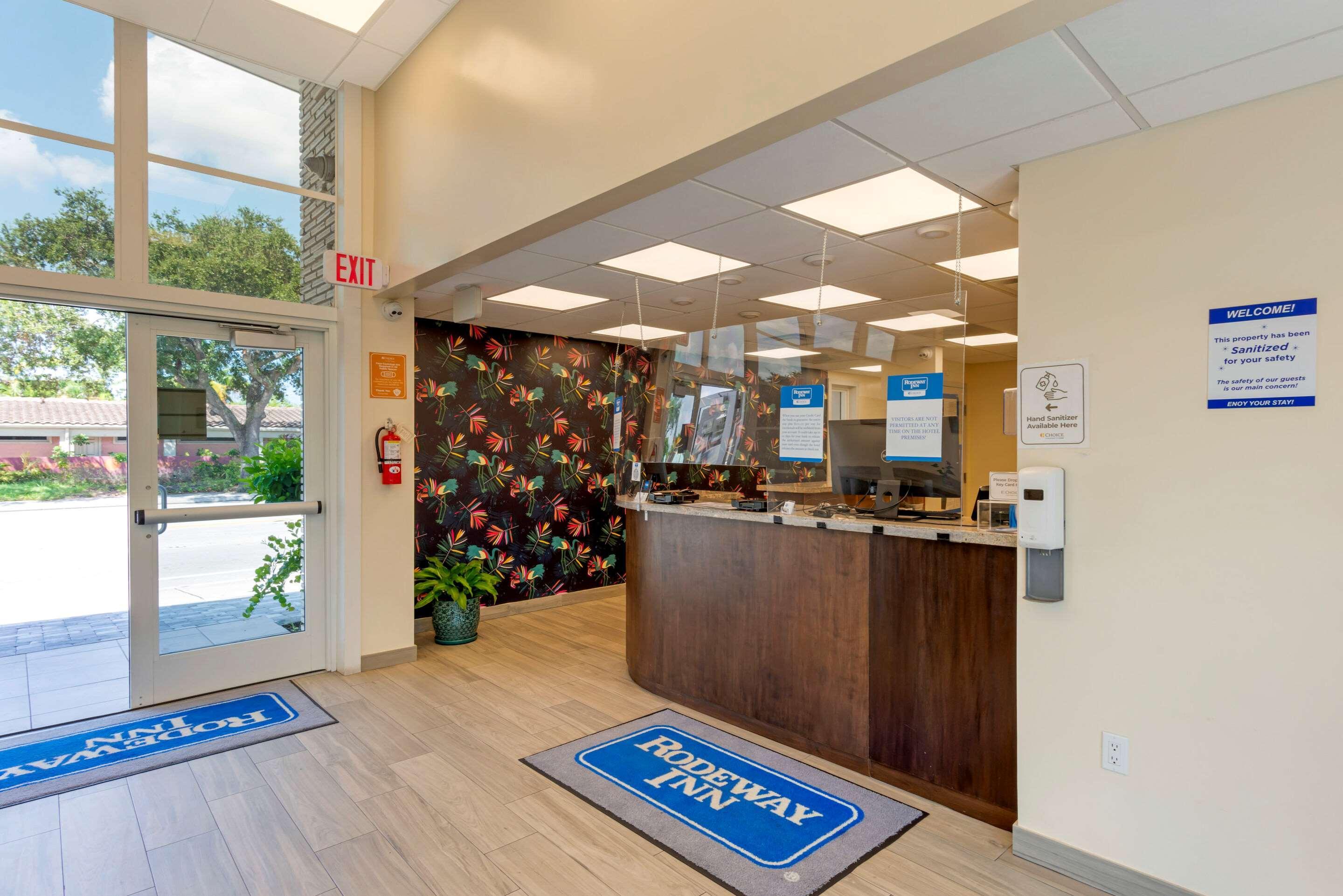 Downtown Hollywood Gardens Inn & Suites Luaran gambar