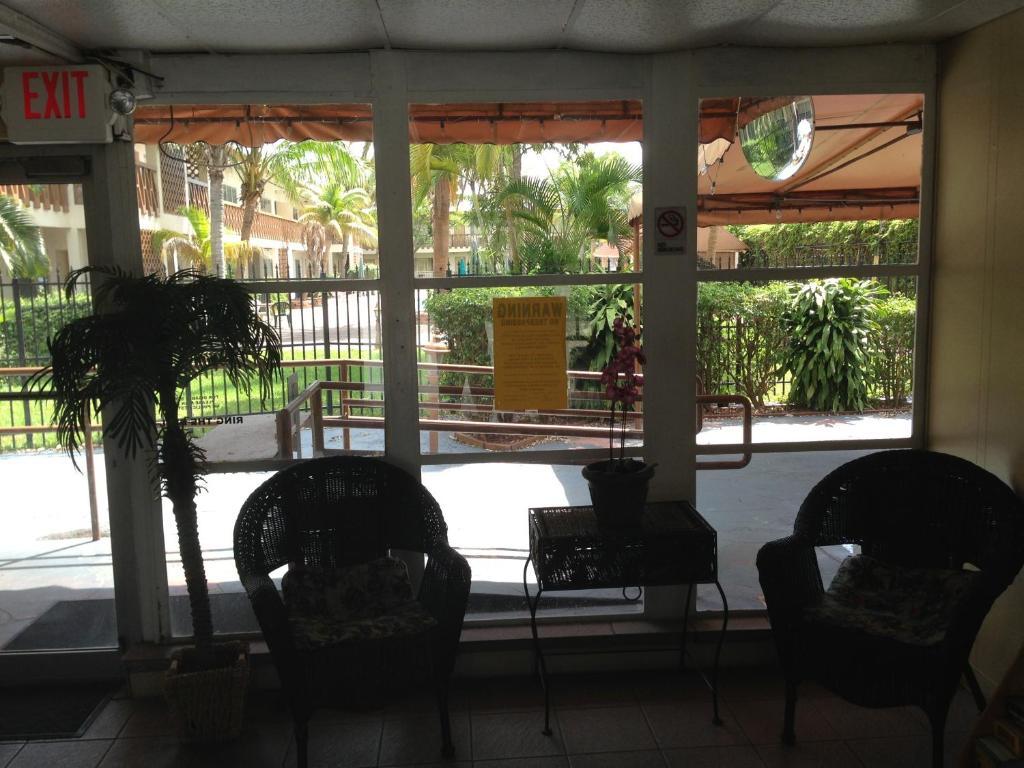 Downtown Hollywood Gardens Inn & Suites Luaran gambar