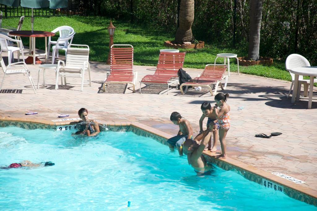 Downtown Hollywood Gardens Inn & Suites Luaran gambar