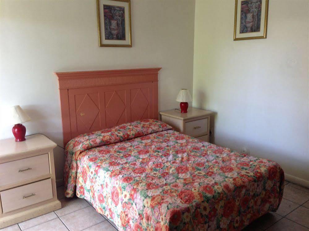 Downtown Hollywood Gardens Inn & Suites Luaran gambar